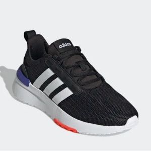 SOLD on Ⓜ️!! Toddler adidas tennis shoes